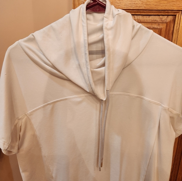 UA short sleeve shirt - Picture 2 of 7